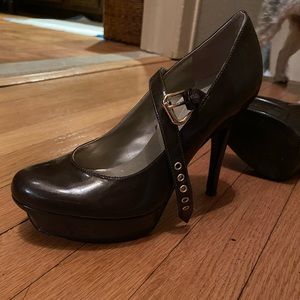 Vintage Guess by Marciano Maryjane brown patent leather heels